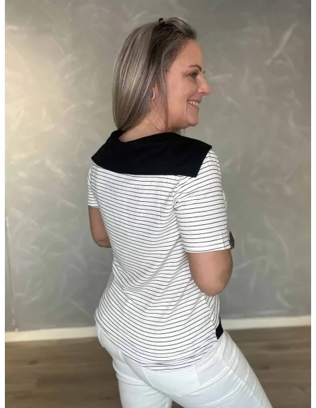 Bagside af hvid stribet bluse med matroskrave – TIPPY