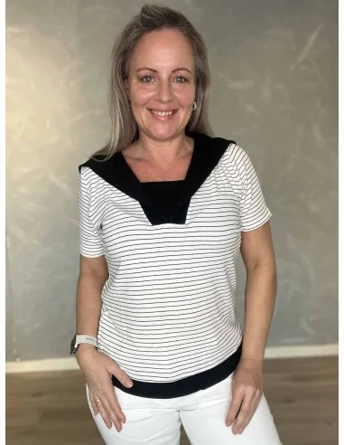 Hvid stribet bluse med matroskrave til kvinder – Design by TIPPY