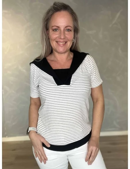 Hvid stribet bluse med matroskrave til kvinder – Design by TIPPY