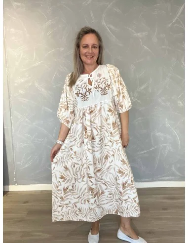 Beige maxi kjole med bladprint til kvinder – TIPPY Collection