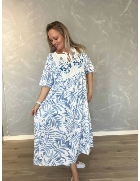 Sky maxi kjole med bladprint til kvinder – TIPPY Collection