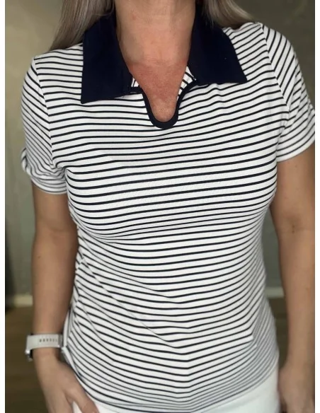 Polokrave på hvid og navy stribet t-shirt – TIPPY