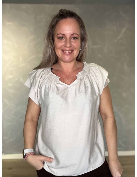 Beige bluse med smock hals til kvinder – DESIGN BY TIPPY