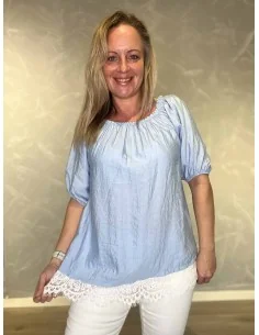 Lyseblå bluse med blonde skørt til kvinder – TIPPY collection