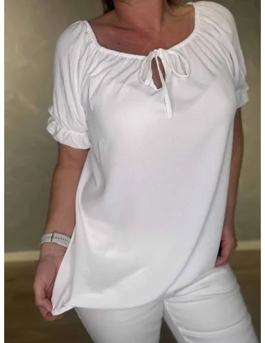 Bånddetalje på hvid bluse – TIPPY