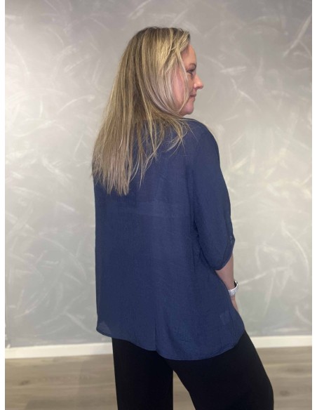 Bagside af navy bluse til kvinder – TIPPY