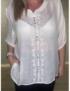 Milk bluse med broderi og pynteknapper til kvinder – design by TIPPY 2