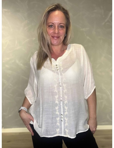 Milk bluse med broderi og pynteknapper til kvinder – design by TIPPY