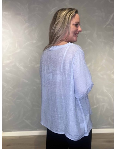 Bagside af lyseblå bluse til kvinder – TIPPY
