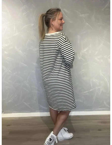 “Bagside af sort/hvid sweatkjole til kvinder – TIPPY