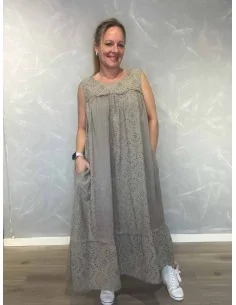 “Beige stropkjole med broderi anglaise til kvinder – TIPPY collection