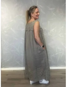 “Beige stropkjole med broderi anglaise til kvinder – TIPPY collection 2