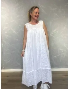 Hvid stropkjole med broderi anglaise til kvinder – TIPPY collection