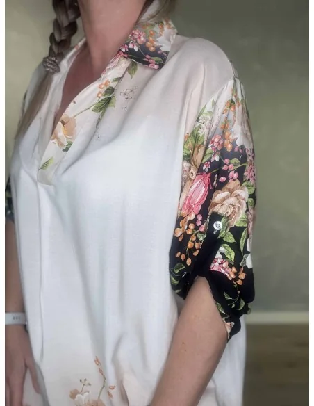 Bagside af sand/sort kjole til kvinder – TIPPY