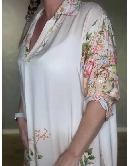 Blomsterkanter på sand/beige kjole – TIPPY