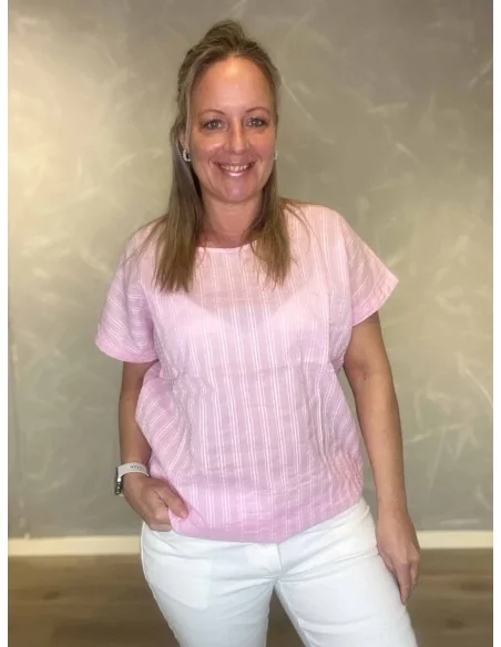 Rosa t-shirt med struktur striber til kvinder – Design by TIPPY
