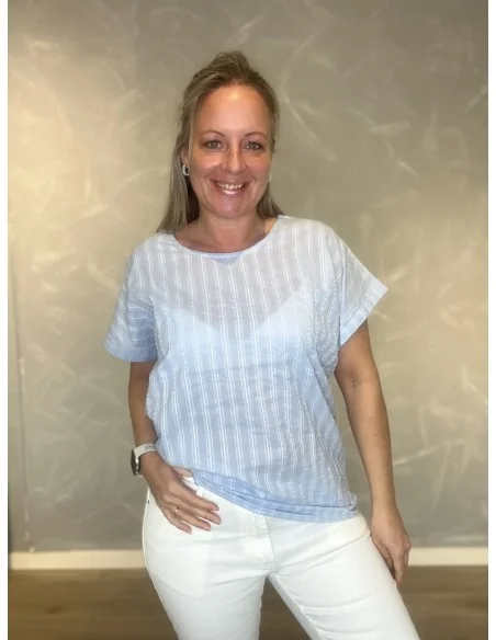 Sky t-shirt med struktur striber til kvinder – Design by TIPPY