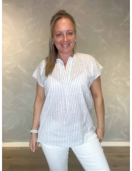 Sky t-shirt med mellem striber og V-hals til kvinder – Design by TIPPY