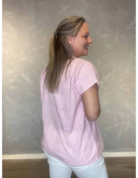 Bagside af rosa t-shirt til kvinder – TIPPY