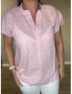 Rosa t-shirt med små striber og V-hals til kvinder – Design by TIPPY 2