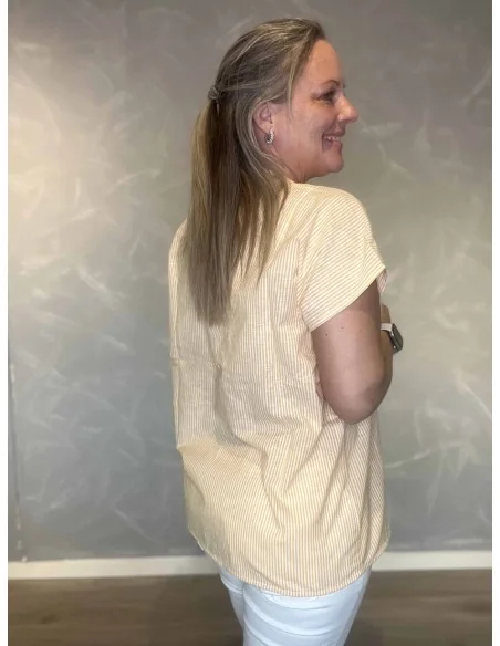 Bagside af gul t-shirt til kvinder – TIPPY