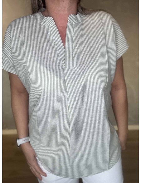 Kina krave på grøn t-shirt med små striber – TIPPY