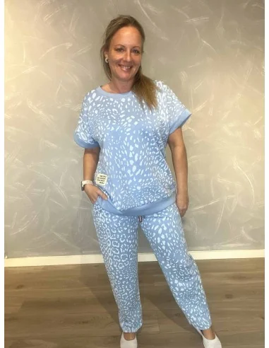 Sky sweatbukser med leo print vist som sæt til kvinder – TIPPY Collection