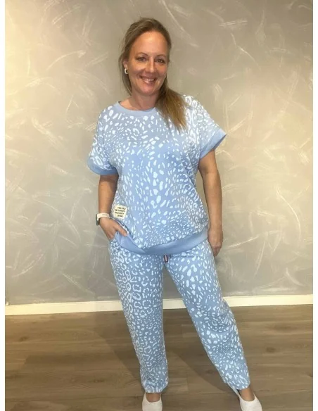 Sky sweatbukser med leo print vist som sæt til kvinder – TIPPY Collection