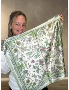 Off white tørklæde med grønne blomster til kvinder – TIPPY Italian Select 2