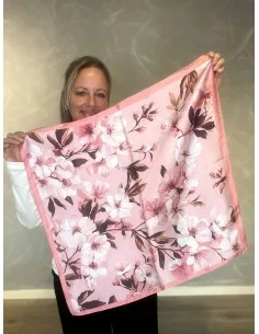 Blomsterprint med roser på rosa tørklæde – TIPPY 2