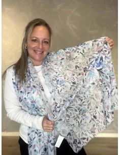 Off white langt tørklæde med blå blomster til kvinder – TIPPY Italian Select