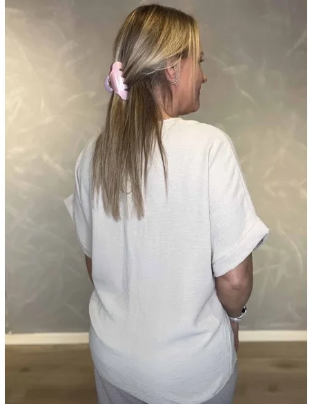 Bagside af beige bluse til kvinder – TIPPY