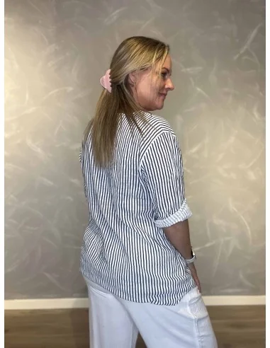 Bagside af navy/hvid bluse til kvinder – TIPPY