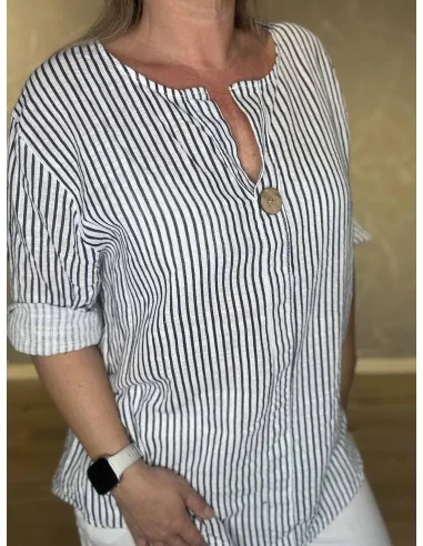 Knap detalje på navy/hvid bluse – TIPPY