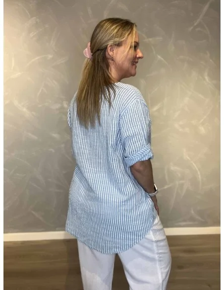 Bagside af sky/hvid bluse til kvinder – TIPPY