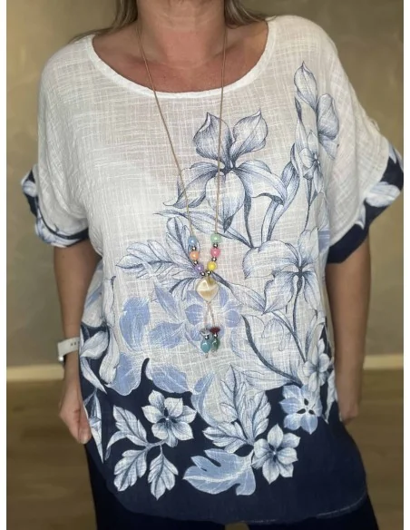 Blomsterprint detalje på navy bluse – TIPPY