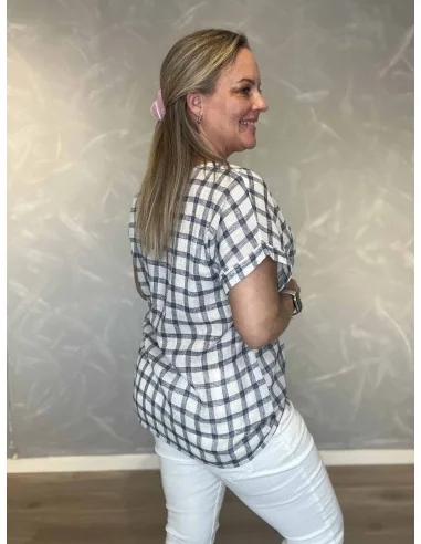 Bagside af hvid/navy ternet bluse til kvinder – TIPPY