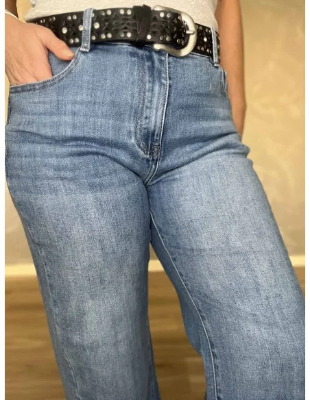 Nærbillede af denim kvalitet på jeans – TIPPY