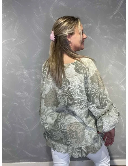 Bagside af grøn bluse – TIPPY