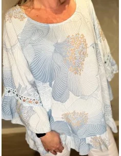 Blå bluse til kvinder med klokkeærmer og broderi – Tippy Collection TIPPY 2