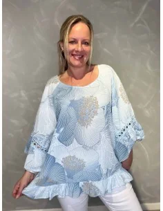 Blå bluse til kvinder med klokkeærmer og broderi – Tippy Collection TIPPY