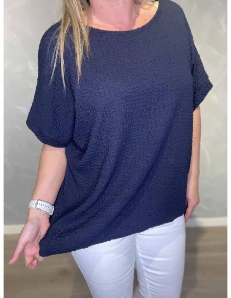 Nærbillede af struktur på bluse – TIPPY