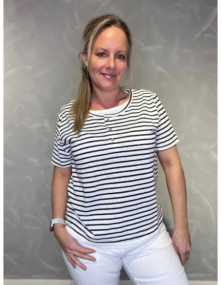 Sort/hvid stribet bluse med lag-på-lag til kvinder – TIPPY Design