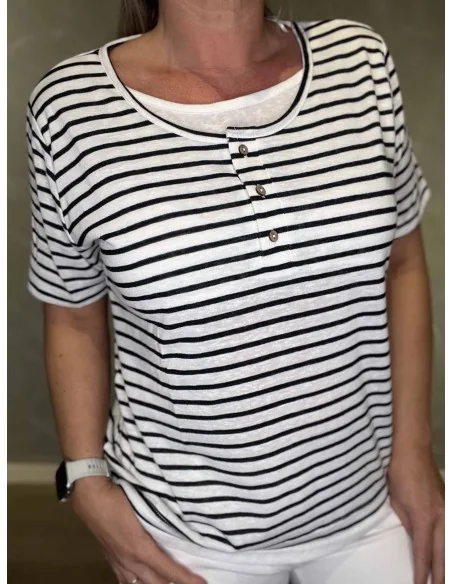 Knapper på sort/hvid stribet bluse – TIPPY