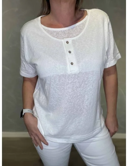Knapper på hvid bluse – TIPPY