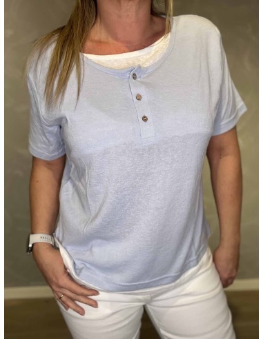 Knapper på lyseblå bluse – TIPPY