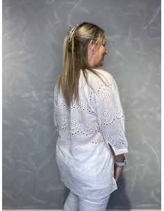 Hvid bluse med broderi anglaise til kvinder – TIPPY Design 2