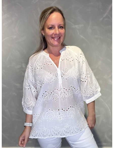 Hvid bluse med broderi anglaise til kvinder – TIPPY Design