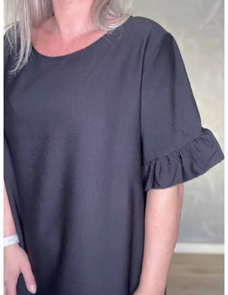 Nærbillede af flæse på ærmer på kjole – TIPPY