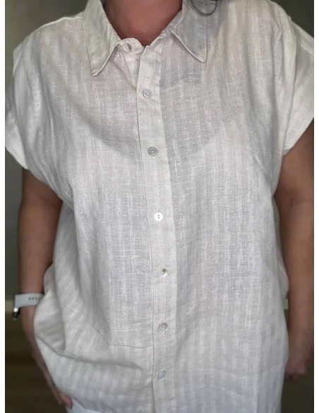 Stribet struktur på sand skjorte – TIPPY